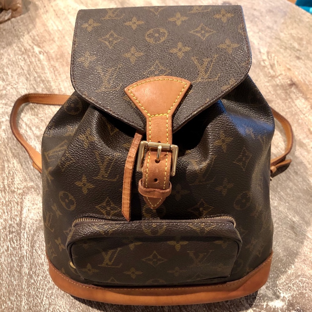 (SOLD) Louis Vuitton Montsouris MM